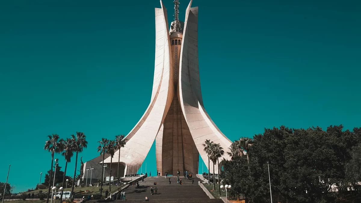 Algérie : la censure d'un attentat-suicide pendant la visite papale de 2016