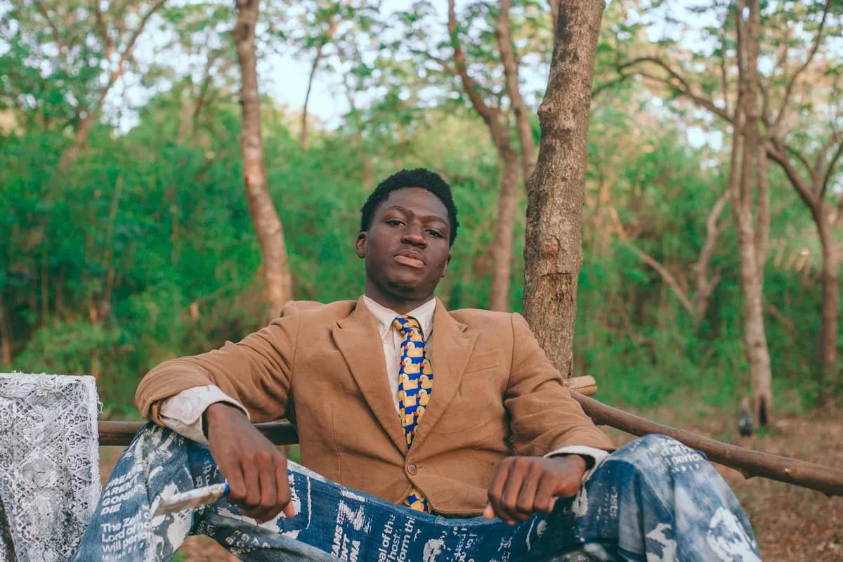 Julien Akra : Un Pionnier Modernisant la Culture Africaine en France