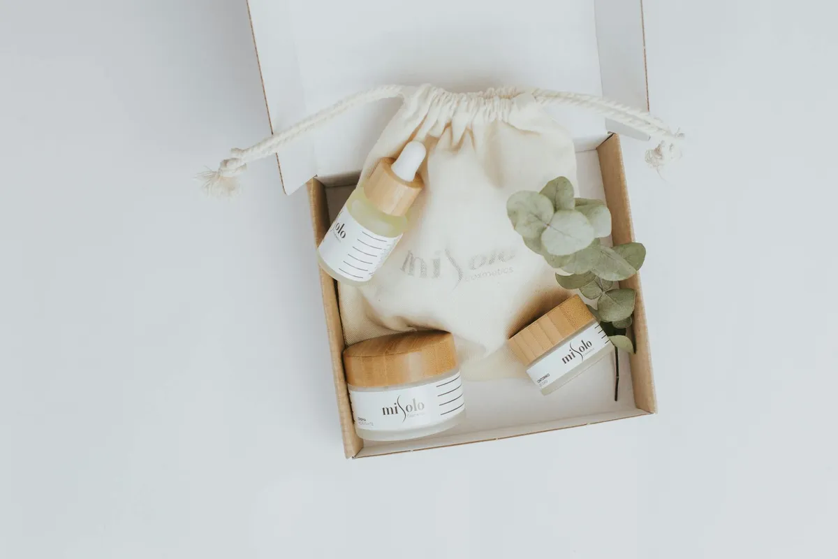 Queenyemuna Cosmétique : La Beauté au Naturel avec Fucia Huur